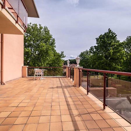 Hotel La Perla D'Olot Luaran gambar