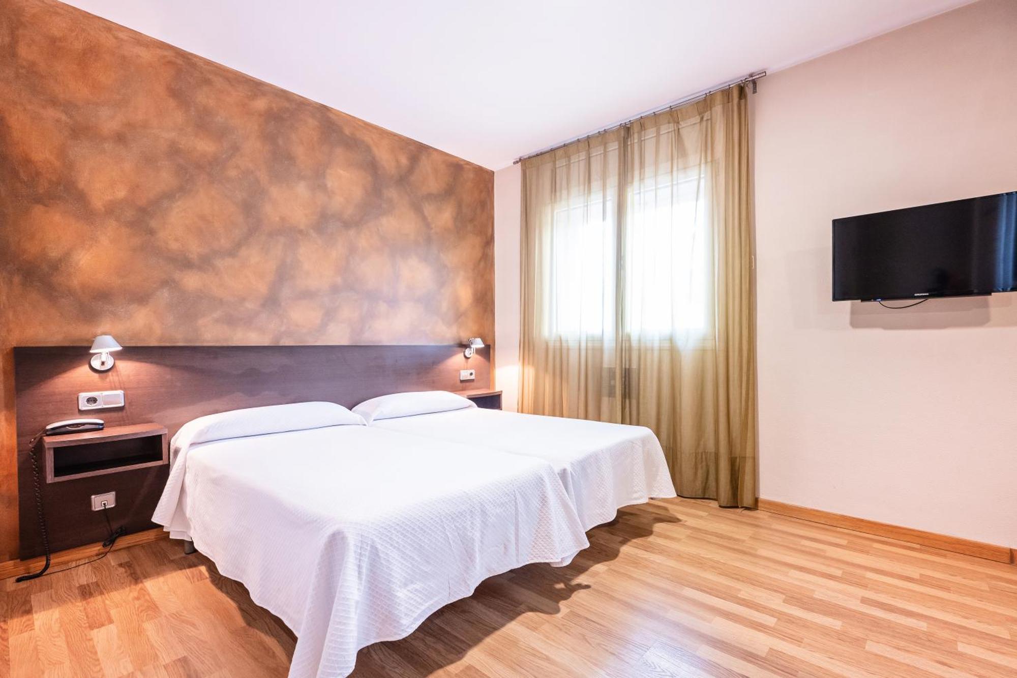 Hotel La Perla D'Olot Luaran gambar
