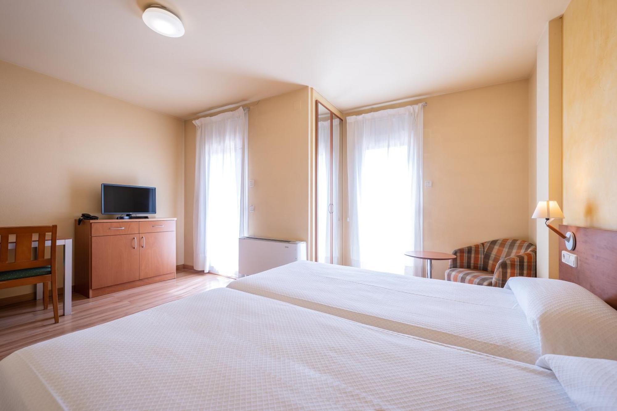 Hotel La Perla D'Olot Luaran gambar